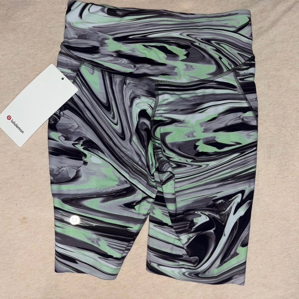 Women's Patterned Shorts - Picture 2 of 4